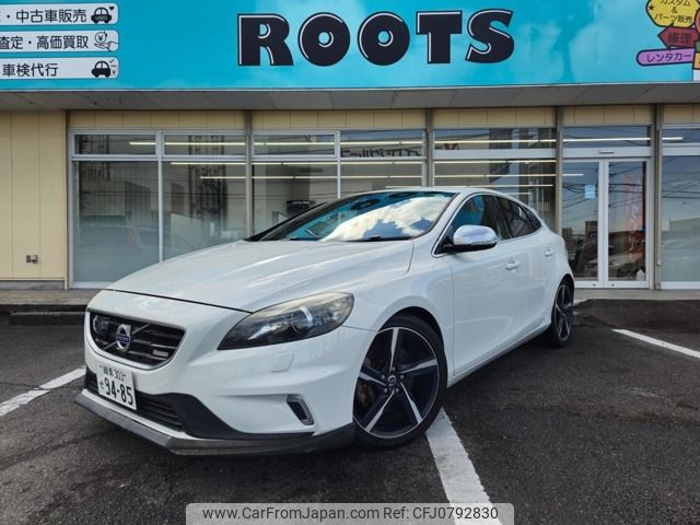 volvo v40 2013 -VOLVO--Volvo V40 DBA-MB5204T--YV1MV6350D2042621---VOLVO--Volvo V40 DBA-MB5204T--YV1MV6350D2042621- image 1