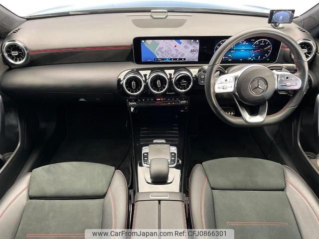 mercedes-benz a-class 2018 quick_quick_177084_WDD1770842J049897 image 2