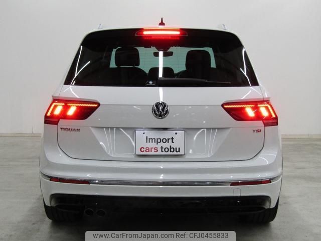 volkswagen tiguan 2017 -VOLKSWAGEN--VW Tiguan 5NCZE--WVGZZZ5NZHW927824---VOLKSWAGEN--VW Tiguan 5NCZE--WVGZZZ5NZHW927824- image 2