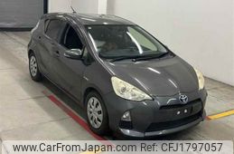 toyota aqua 2013 CFJ1797057