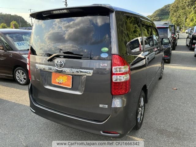 toyota noah 2012 CFJ1666342 image 2