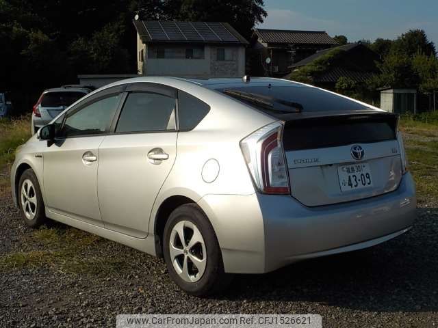 toyota prius 2013 CFJ1526621 image 2