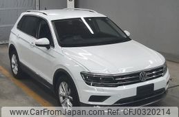 volkswagen tiguan 2018 -VOLKSWAGEN--VW Tiguan WVGZZZ5NZJW851512---VOLKSWAGEN--VW Tiguan WVGZZZ5NZJW851512-