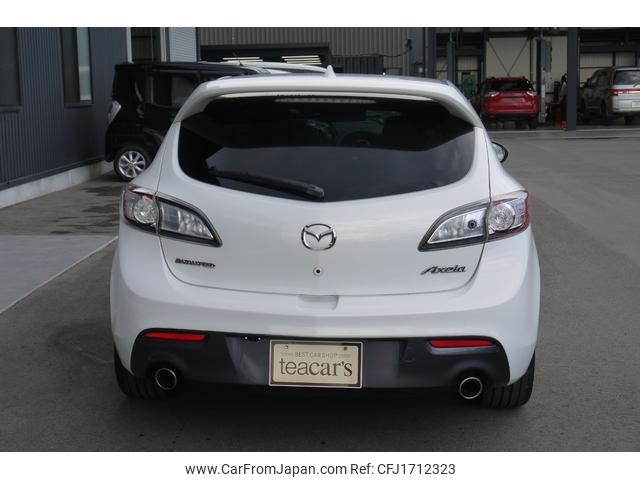mazda axela 2013 CFJ1712323 image 2