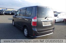 toyota noah 2007 NIKYO_KS79945