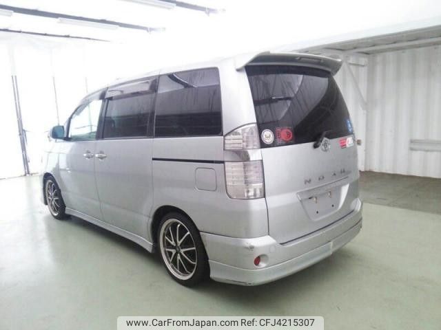 noahちゃん７点 1024px-Toyota_NOAH_S-G_2WD・7-