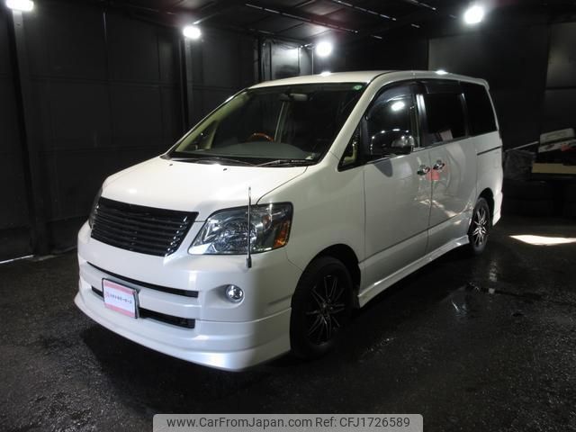 toyota noah 2005 CFJ1726589 image 1