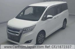 toyota esquire 2018 CFJ1872337