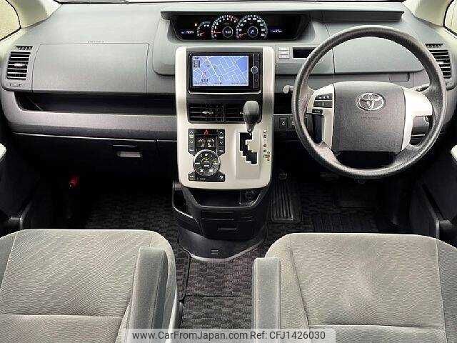 toyota noah 2013 504928-931479 image 1