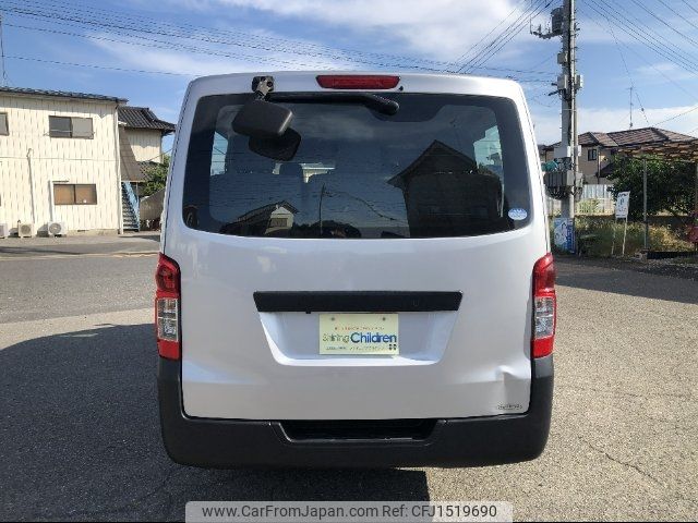 nissan caravan-coach 2017 CFJ1519690 image 2