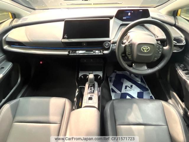 toyota prius 2023 CFJ1571723 image 2