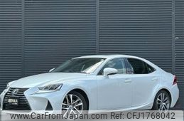 lexus is 2018 CFJ1768042
