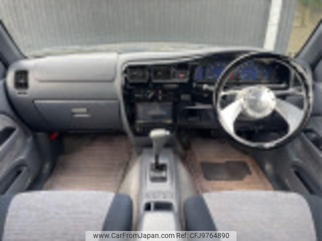 toyota hilux-sports-pick-up 2003 GOO_NET_EXCHANGE_0801915A30240501W001 image 2