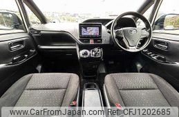 toyota noah 2018 504928-929779