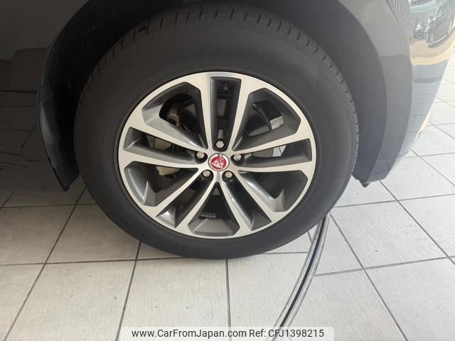 jaguar f-pace 2018 quick_quick_DC2NA_SADCA2AN8KA362675 image 2