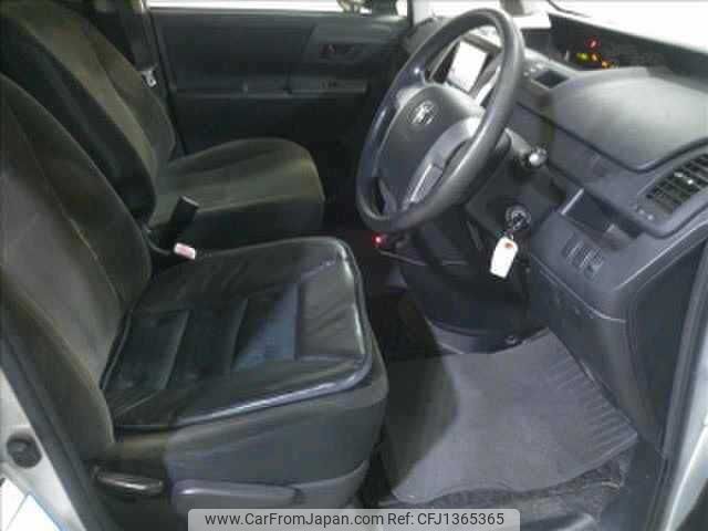 toyota noah 2012 504928-250702160033 image 2