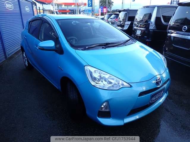 toyota aqua 2012 CFJ1753944 image 2