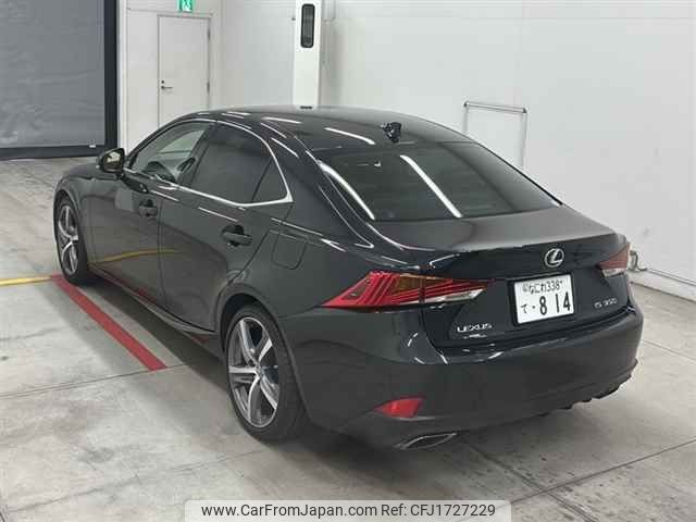 lexus is 2017 CFJ1727229 image 2