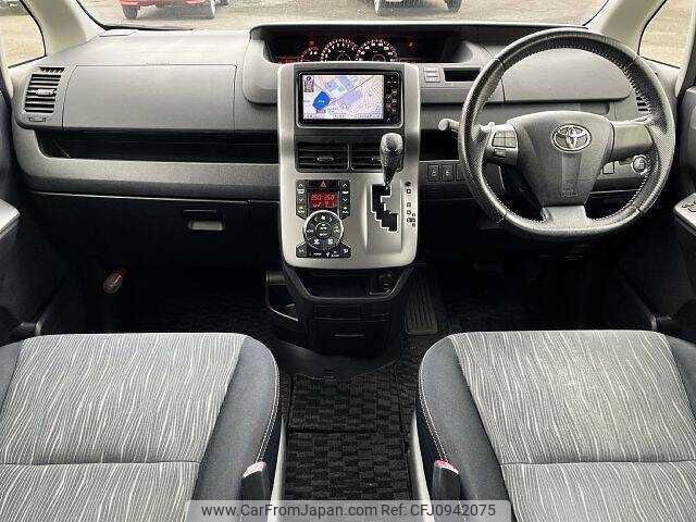 toyota voxy 2012 504928-928924 image 1