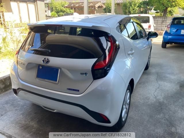 toyota aqua 2021 CFJ1832812 image 2