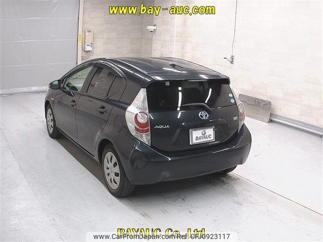 toyota aqua 2013 -TOYOTA--AQUA NHP10-6127133---TOYOTA--AQUA NHP10-6127133- image 2