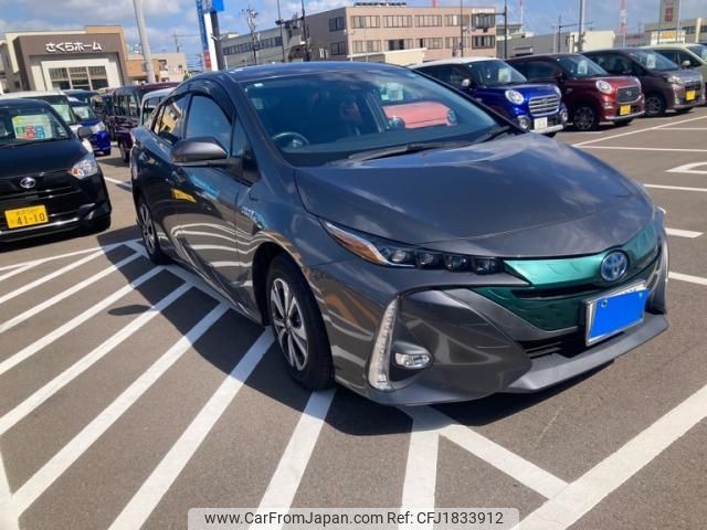 toyota prius-phv 2018 CFJ1833912 image 2