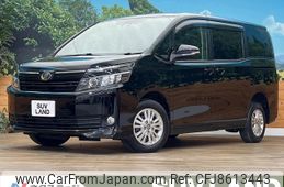 toyota voxy 2017 CFJ8613443