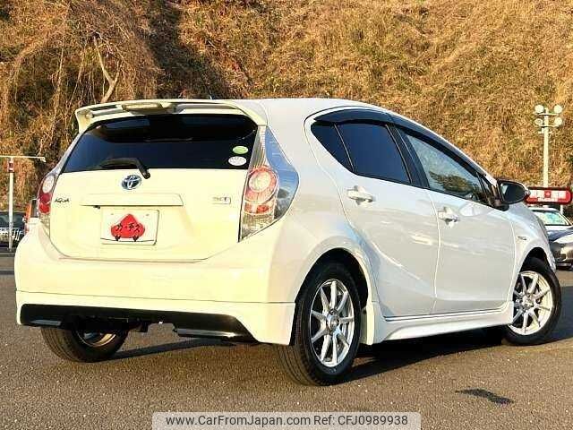 toyota aqua 2012 504928-929351 image 2