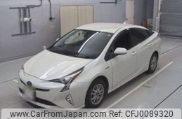 toyota prius 2017 -TOYOTA--Prius ZVW55-8050945---TOYOTA--Prius ZVW55-8050945-