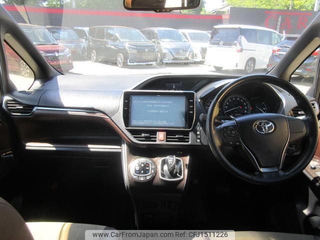 toyota esquire 2018 CFJ1511226 image 2