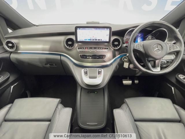 mercedes-benz v-class 2022 CFJ1510613 image 2