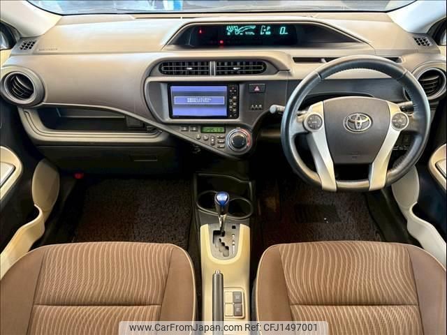 toyota aqua 2012 CFJ1497001 image 2