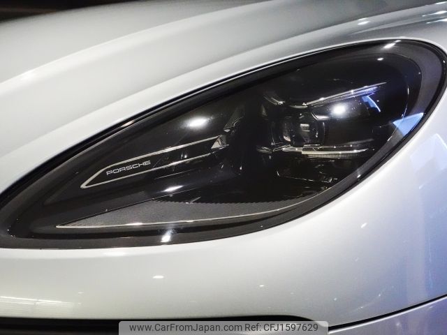porsche macan 2023 CFJ1597629 image 2