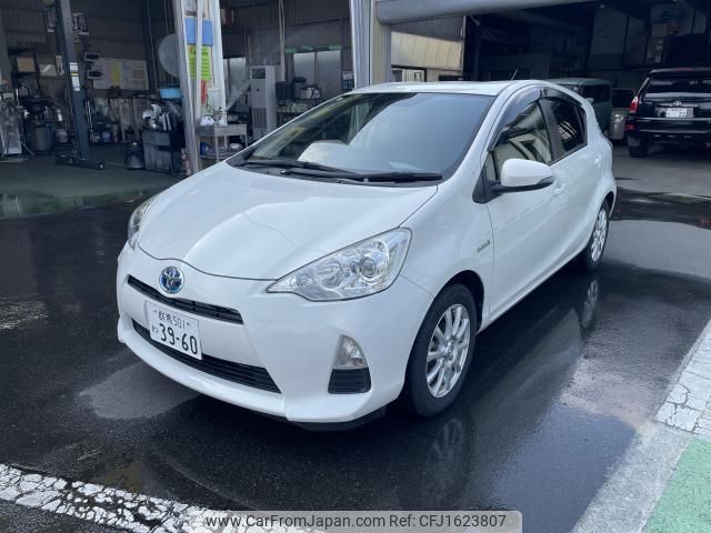 toyota aqua 2014 CFJ1623807 image 1