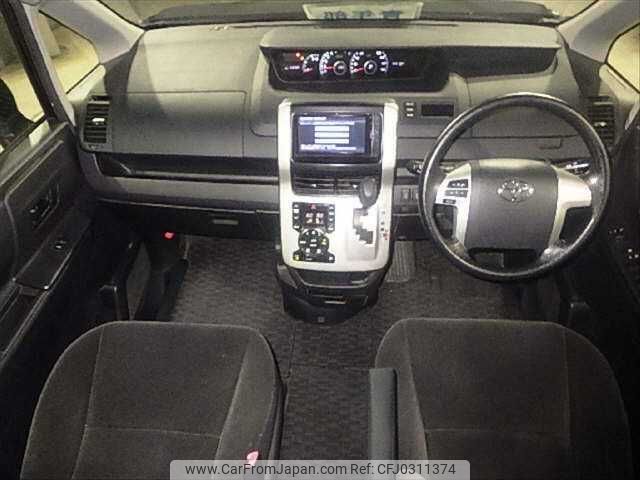 toyota voxy 2013 TE3058 image 2