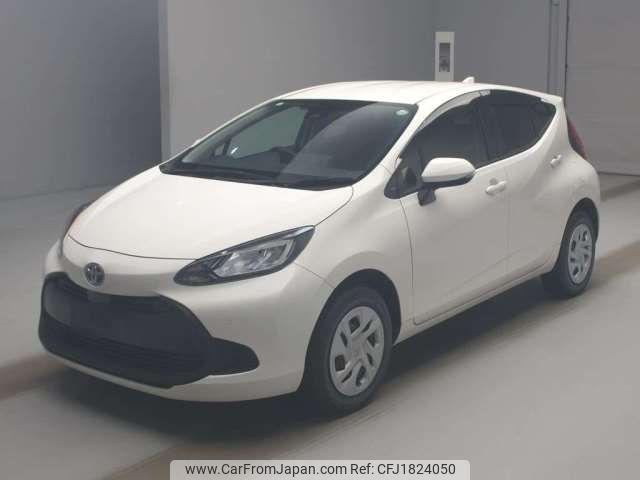 toyota aqua 2024 CFJ1824050 image 1