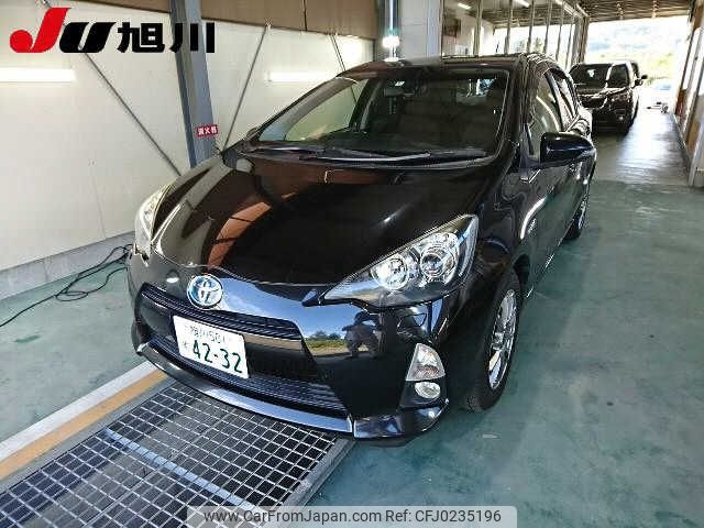 toyota aqua 2013 -TOYOTA 【旭川 501ｽ4232】--AQUA NHP10--6204160---TOYOTA 【旭川 501ｽ4232】--AQUA NHP10--6204160- image 1