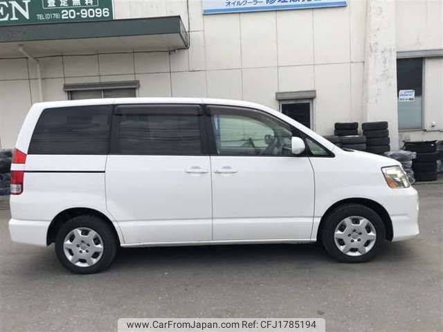 2007 Toyota Noah DBA-AZR65G 4WD - Car Price $1,900