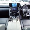 lexus lx 2022 24942401 image 25