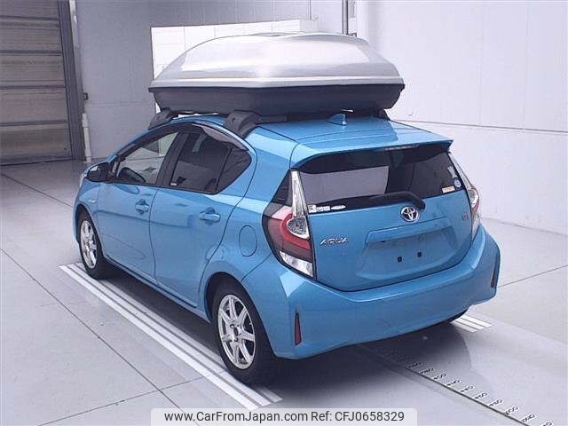 toyota aqua 2017 CFJ0658329 image 2