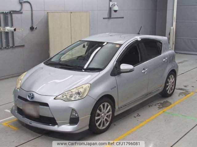 toyota aqua 2012 CFJ1796081 image 1