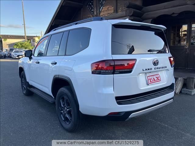 toyota land-cruiser 2024 CFJ1529275 image 2