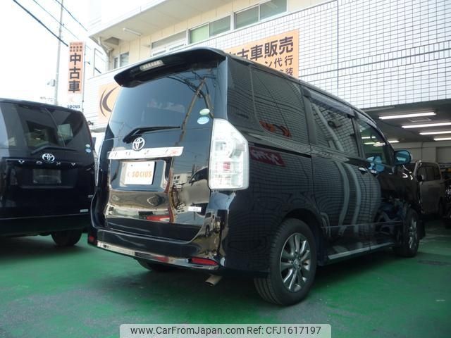toyota voxy 2012 CFJ1617197 image 2