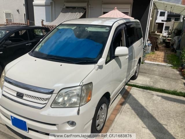 toyota noah 2006 CFJ1683876 image 1