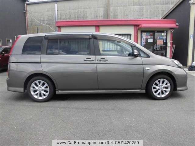 toyota isis 2011 CFJ1420250 image 2