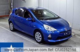 toyota aqua 2013 -TOYOTA--AQUA NHP10--NHP10-2190672---TOYOTA--AQUA NHP10--NHP10-2190672-