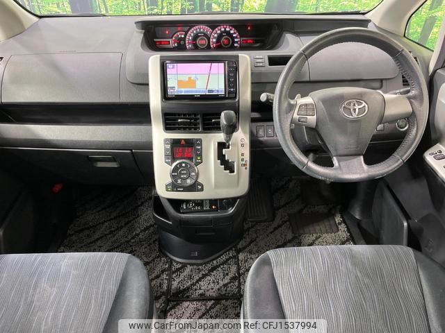 toyota voxy 2012 CFJ1537994 image 2