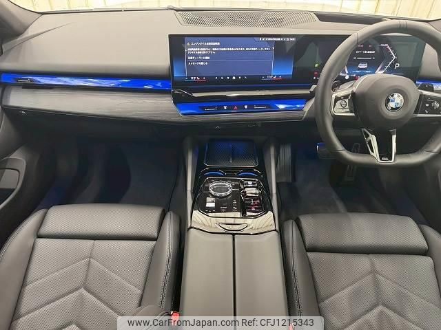 bmw 5-series 2024 quick_quick_3AA-12FJ20_WBA12FJ040CR47781 image 2