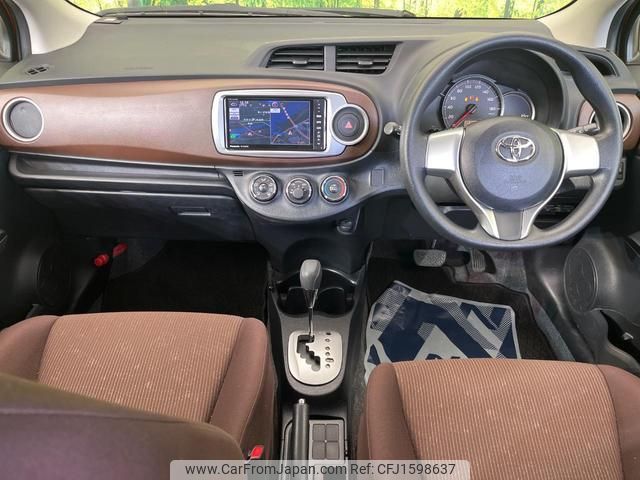 toyota vitz 2013 CFJ1598637 image 2