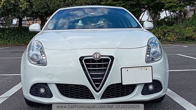 alfa-romeo giulietta 2012 2 image 2